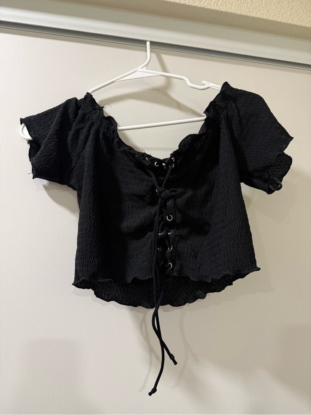 SHEIN Black Lace-Up Smocked Crop Top with Puff Sleeves
